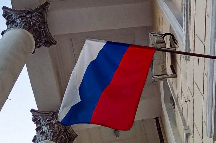С 1 сентября все образовательные учреждения обяжут вывешивать флаг РФ