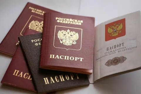 Новый паспорт гражданина РФ может быть оформлен в виде документа, содержащего электронный носитель информации