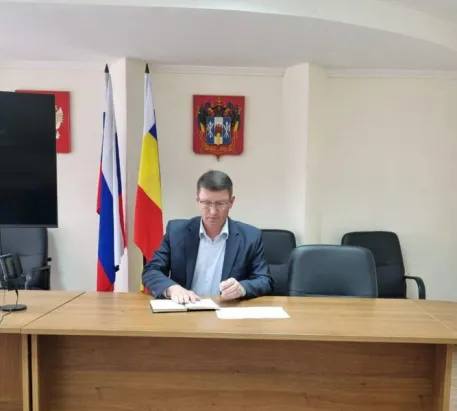 Глава Администрации Мартыновского района Олег Дьяконов провел планерное совещание в Администрации района