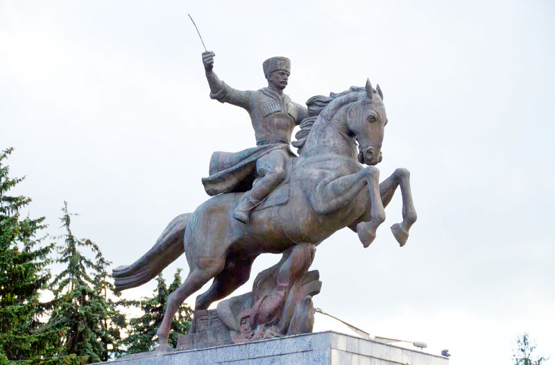 Памятник героям в Нальчике