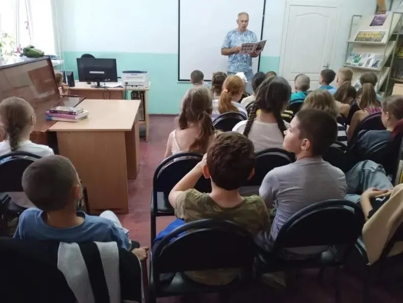 В Межпоселенческой центральной библиотеке сл. Большая Мартыновка прошёл кино-урок «Полтавская битва» по истории о Полтавской битве, для читателей среднего школьного возраста