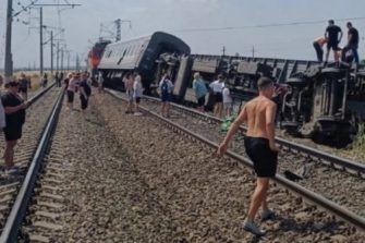 Пять человек госпитализировали после схода поезда под Волгоградом