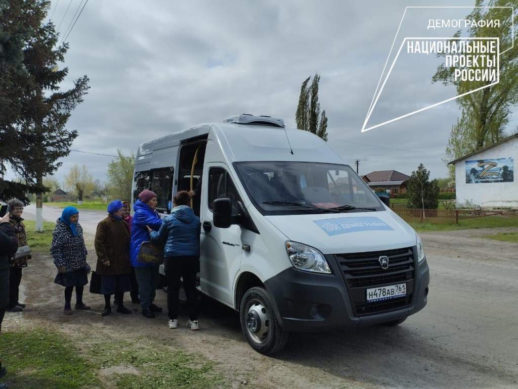 В Центре социального обслуживания Мартыновского района продолжает свою работу «Социальное такси»