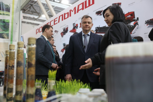 Юрий Борисович Слюсарь поручил оказать поддержку аграриям Ростовской области перед посевной