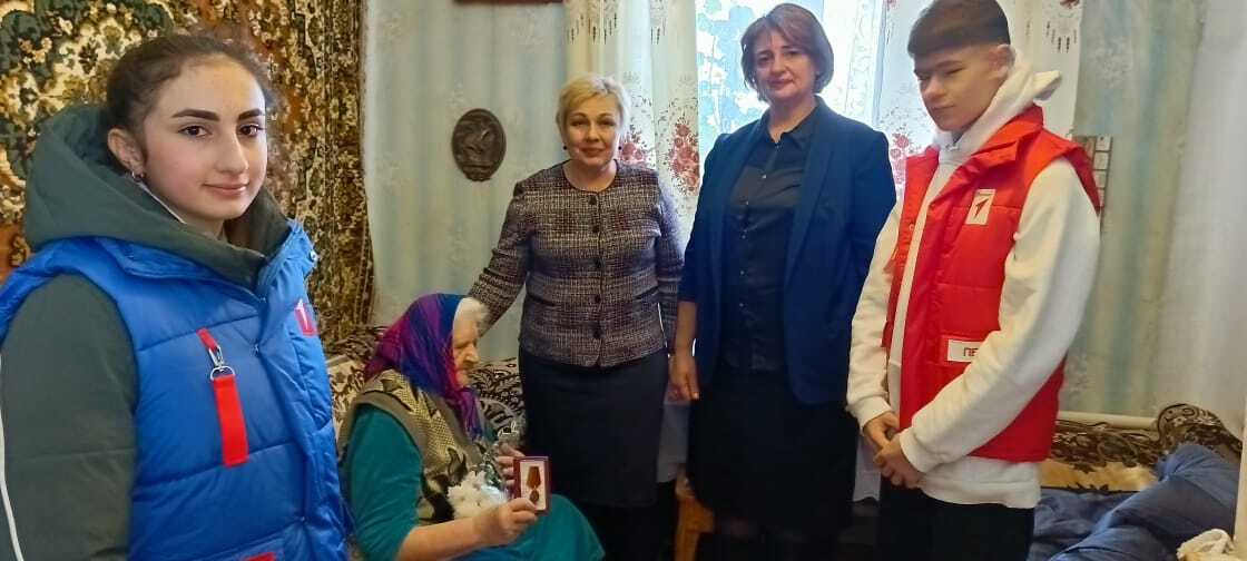 Юбилейные медали вручили ветеранам-труженикам тыла