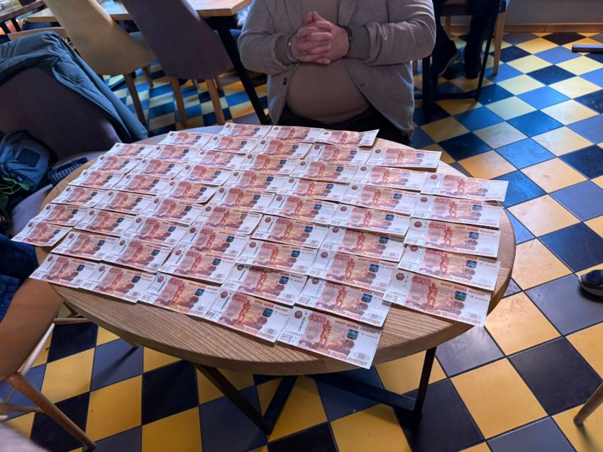 Зимовниковского фермера задержали за взятку