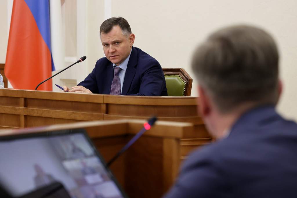 Памятник государственной неэффективности: Юрий Борисович Слюсарь раскритиковал затянувшийся на 10 лет ремонт на стадионе в Шахтах