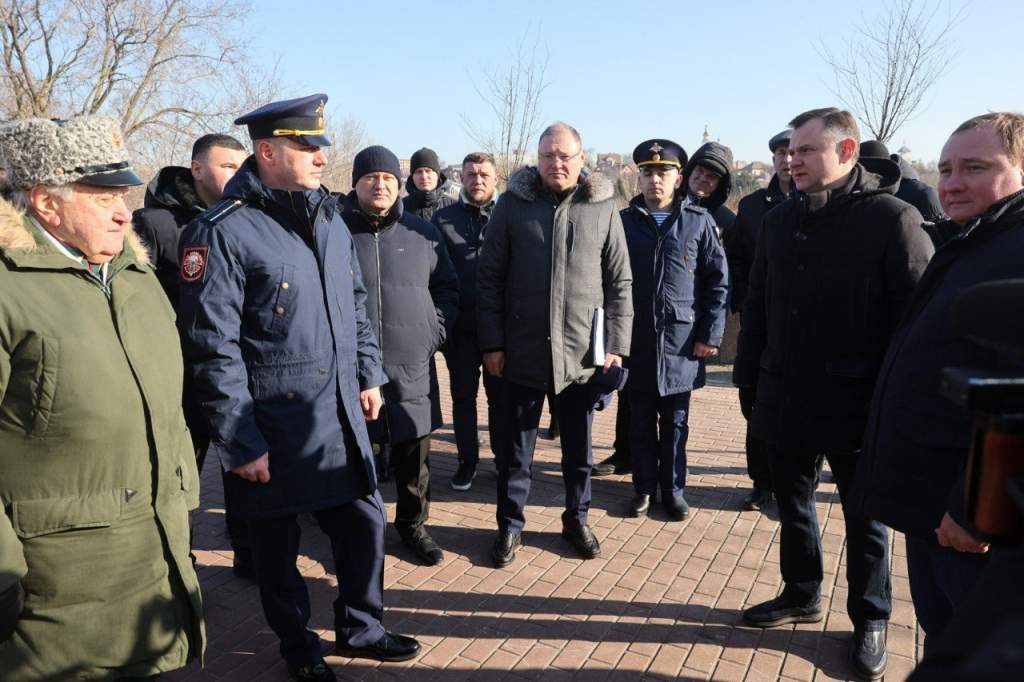 Юрий Борисович Слюсарь и городские общественники обсудили проект Вечного огня на Кумженском мемориале в Ростове