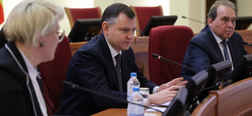 Глава Ростовской области Ю.Б. Слюсарь сообщил о продолжении работы фабрик «Глории джинс»