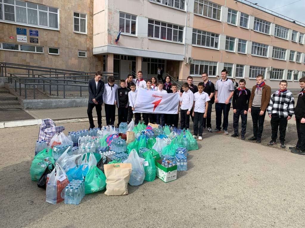 Школьники сл. Большая Мартыновка приняли участие в акции «Вода участникам СВО»