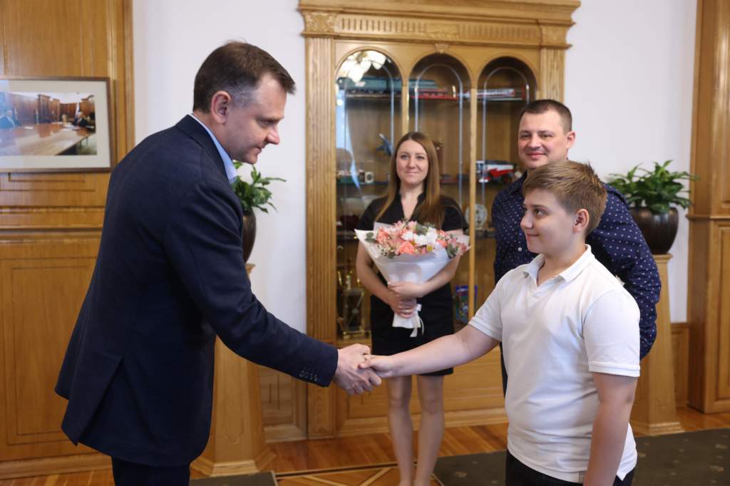 Глава Донского региона поблагодарил юного героя из Волгодонска за проявленное мужество