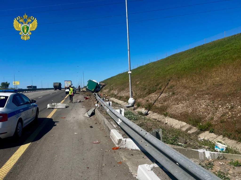 Трех дорожных рабочих насмерть сбил грузовик на Дону