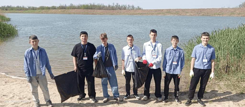 Школьники п. Южный приняли участие в акции «Чистые берега»