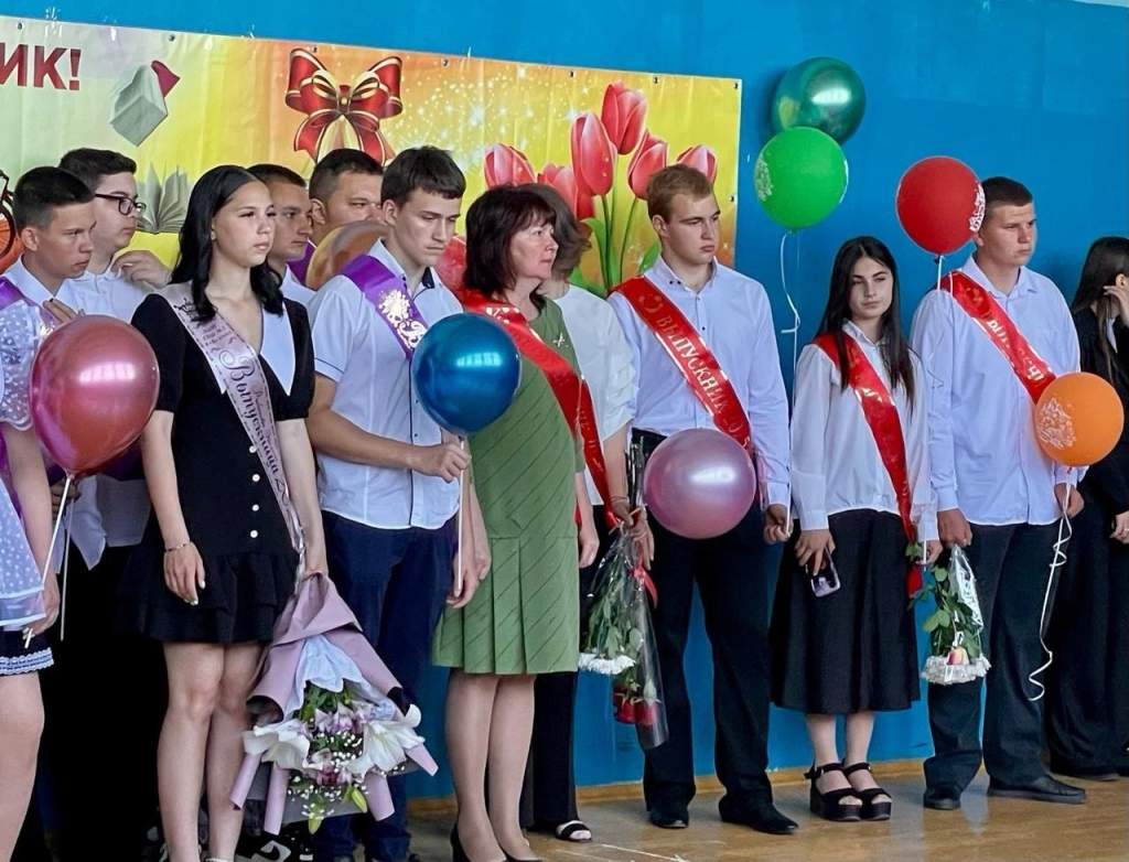 Для выпускников прозвенел последний школьный звонок