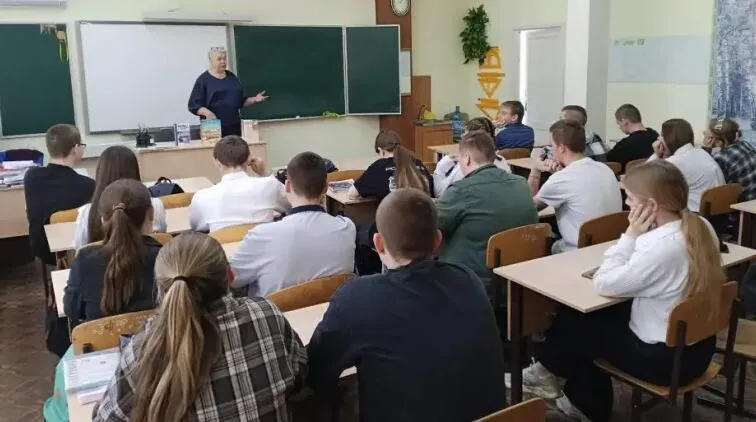 Для учащихся старших классов сл. Большая Мартыновка провели профориентационный урок «Вам, будущие профи: профессии сегодняшнего дня»