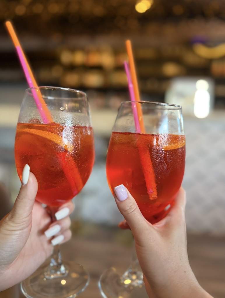 Эксперты назвали лучшие напитки в летнюю жару