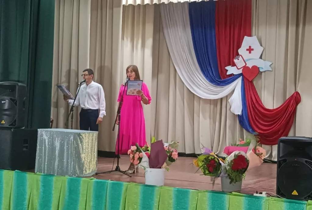 В Мартыновском районе поздравили с праздником медицинских работников