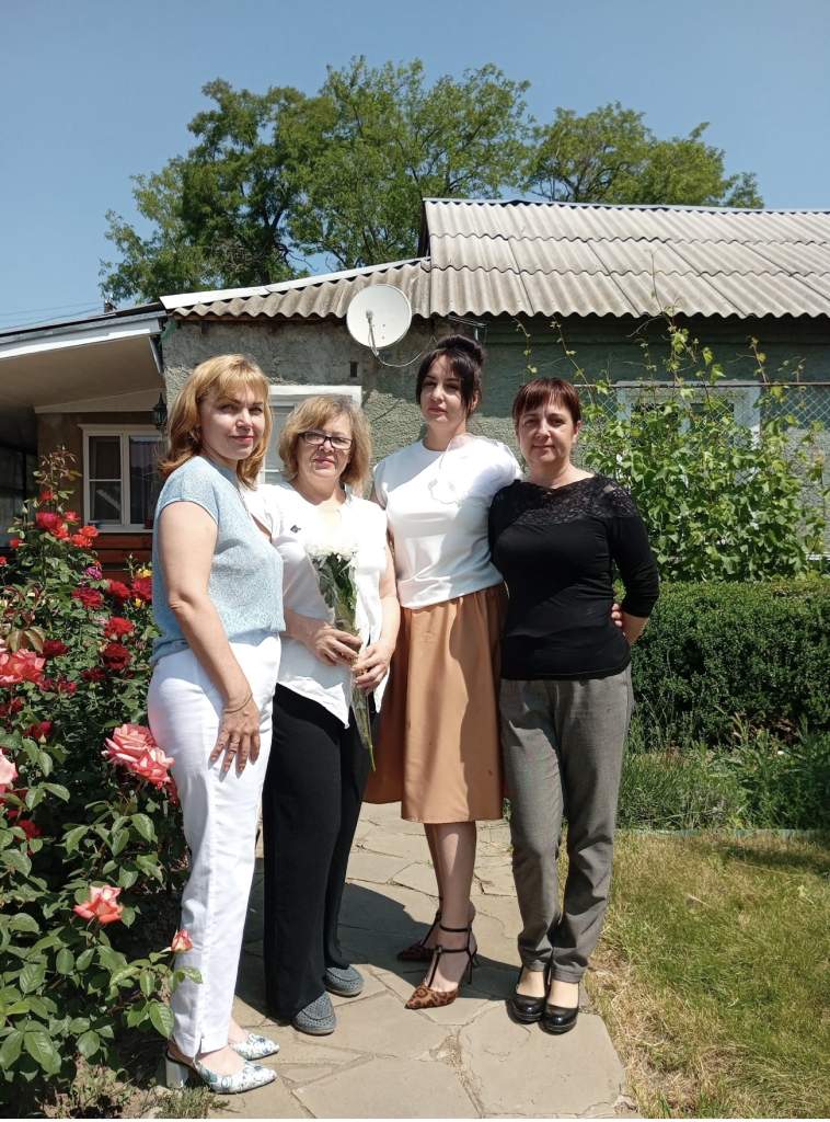 В Мартыновском районе поздравили ветеранов социальной сферы
