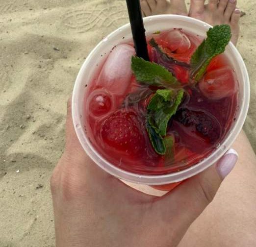 Каким образом сладкие газированные напитки способствуют усугублению дегидратации в жаркую погоду