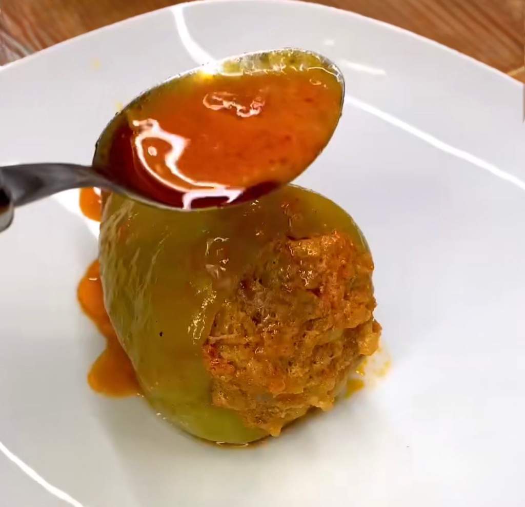 Фаршированные болгарские перцы в томатном соусе