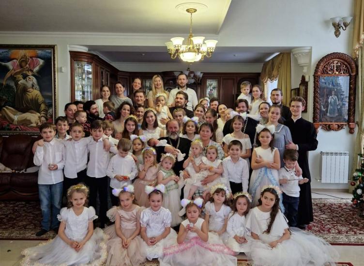 Дончанка, воспитавшая 18 детей, получила звание «Мать-героиня»