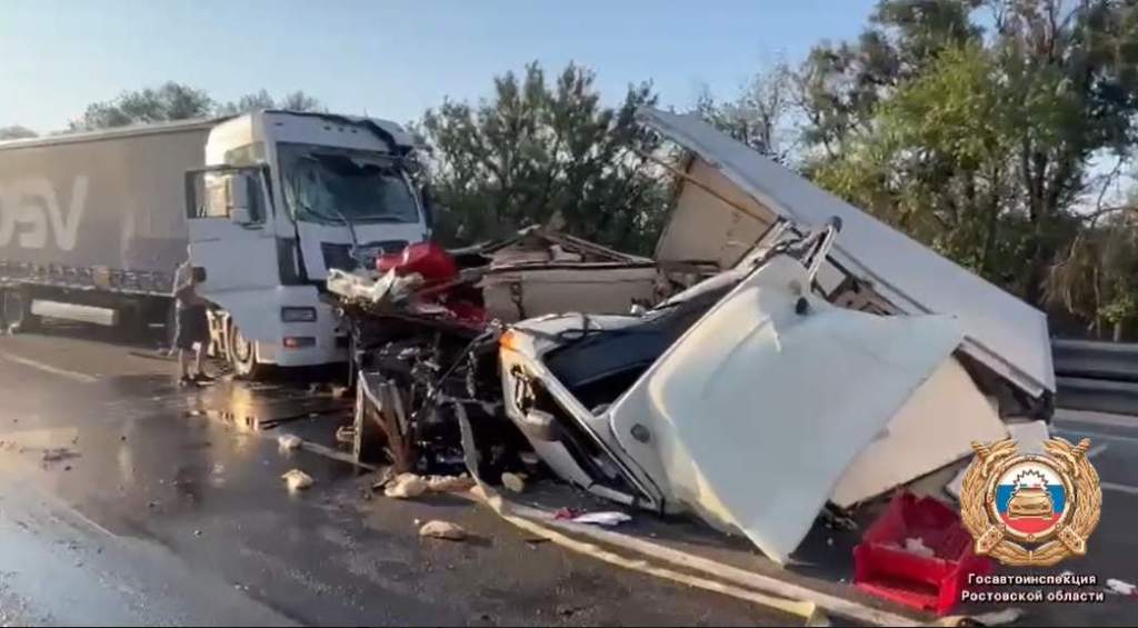 Смертельное ДТП: столкнулись четыре грузовика, один водитель погиб