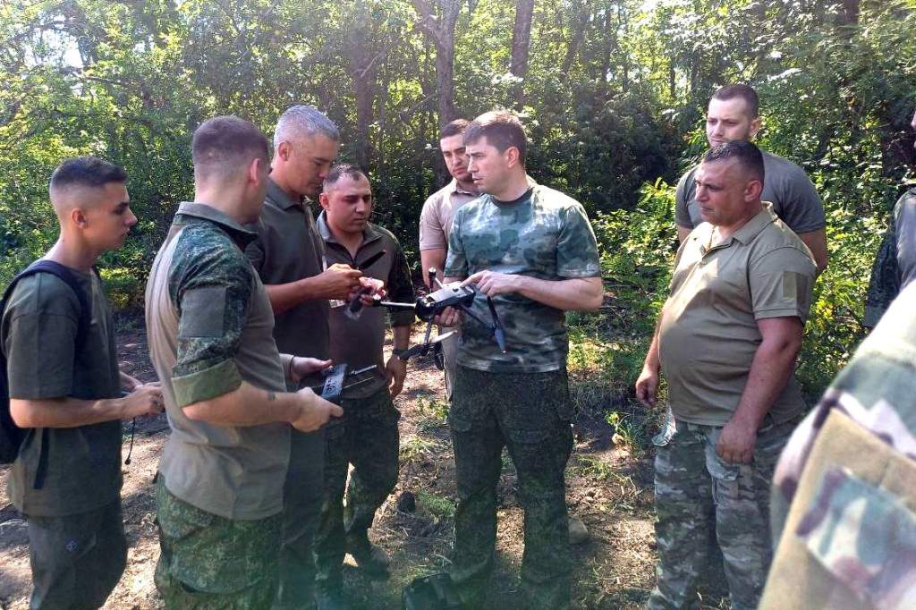Артиллерийские подразделения, находящиеся в районе проведения специальной военной операции, получили очередную партию гуманитарной поддержки и средств военно-технического назначения, предоставленных Ростовской областью