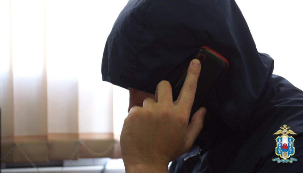 В Ростове полицейские спасли мужчину от потери денег