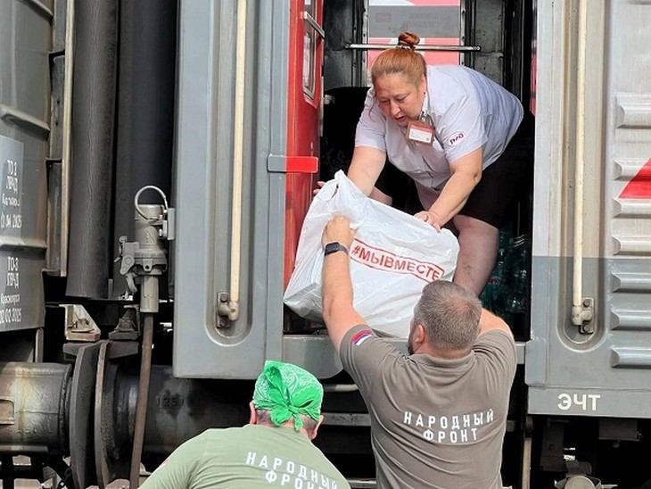 В регионе не прекращаются усилия по устранению последствий инцидента, произошедшего на железнодорожной станции Лихая после налета дрона