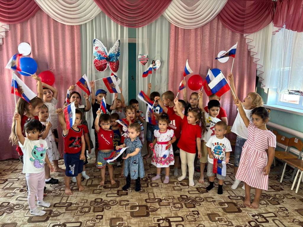 Белый, синий, красный