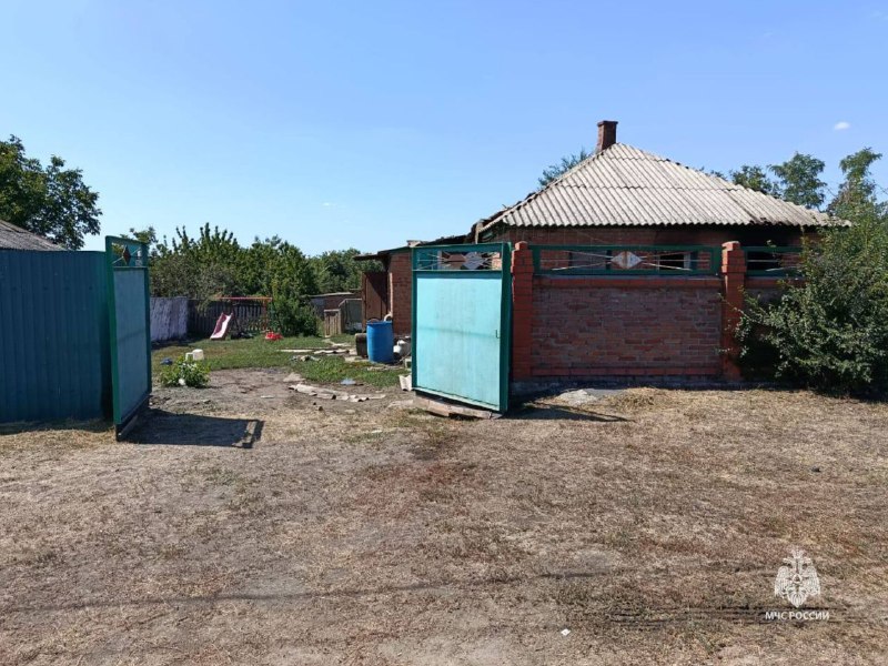 В Ростовской области едва не произошла трагедия: во время пожара чудом спасли двух малолетних детей