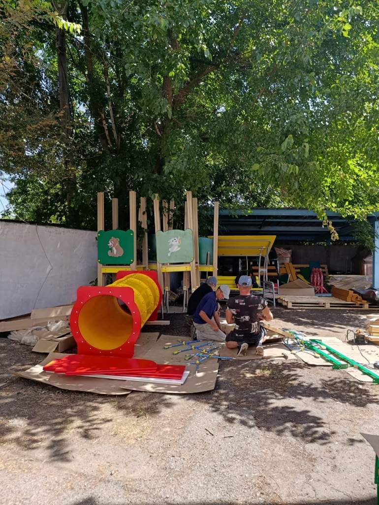 Детские площадки необходимо установить до начала учебного года