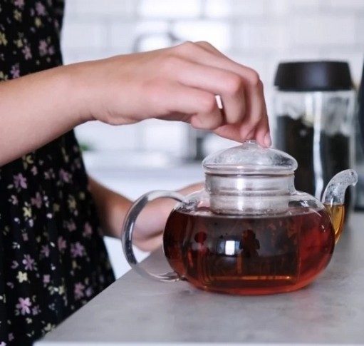 Употребление определенных видов чая может негативно сказаться на функции почек. Важно знать, какие именно сорта способны нанести вред