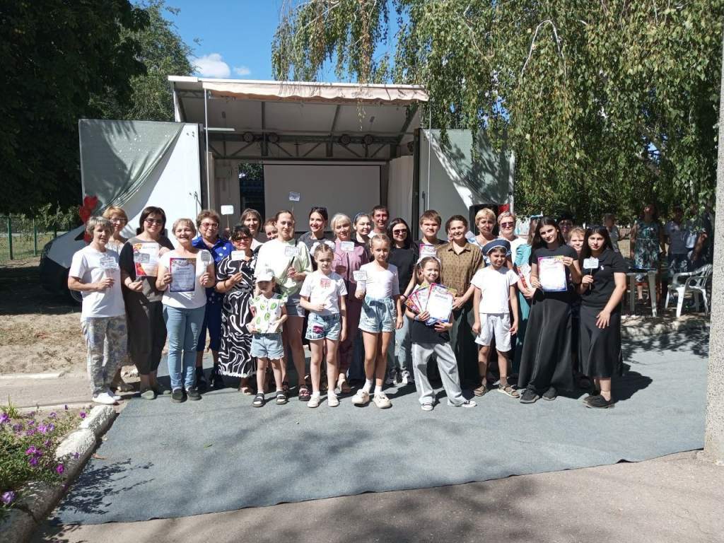 Творческие коллективы Мартыновского района представили свои достижения