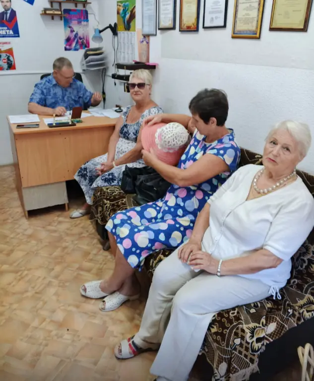 Работник библиотеки сл. Большая Мартыновка провела для участников клуба «Общение» тематические посиделки, посвященные августовским праздникам Спаса