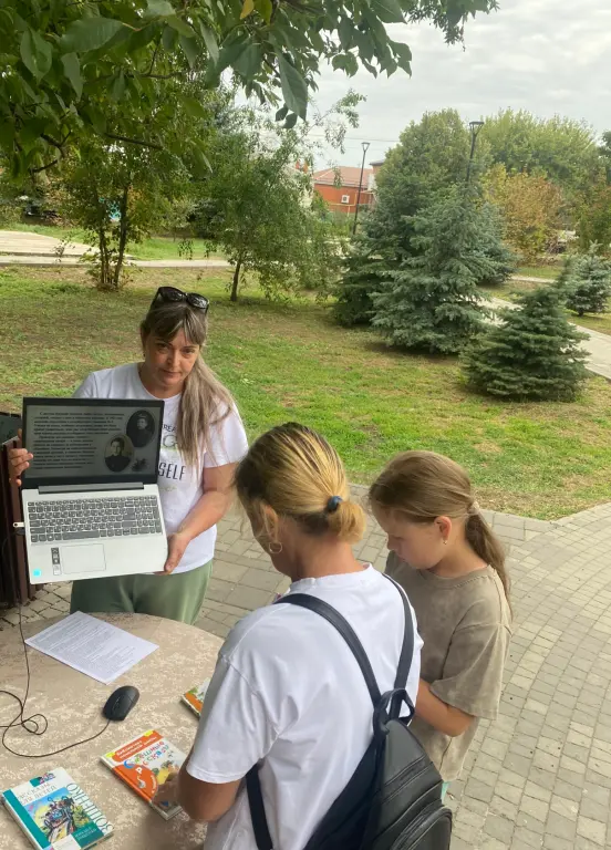 Работник библиотеки сл. Большая Мартыновка провела литературный экспресс «Весёлые истории Зощенко!»