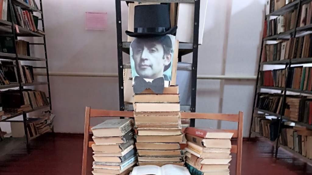 Читательница из Малоорловского представила Шерлока Холмса на онлайн-акции «Книжная инсталляция»