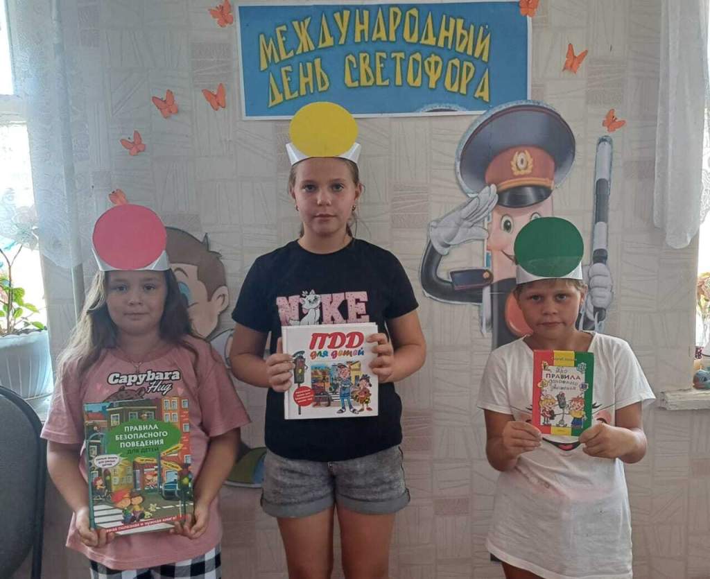 Юные жители поселка Абрикосовый изучали правила дорожной безопасности