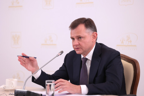 Юрий Борисович Слюсарь потребовал немедленно закончить обустройство детских площадок на территориях муниципальных образований Ростовской области