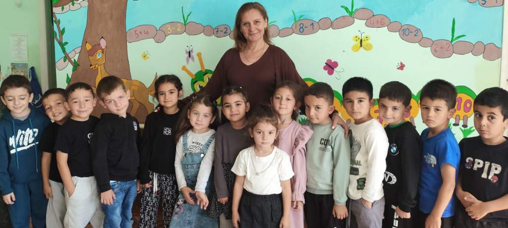 С любовью взращивает детские мечты