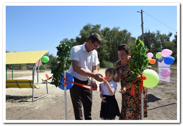 Новая игровая площадка радует детей и взрослых