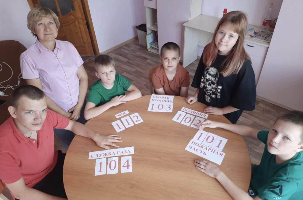 Безопасное будущее: воспитанники социально — реабилитационного центра сл. Большая Мартыновка осваивают правила безопасного поведения