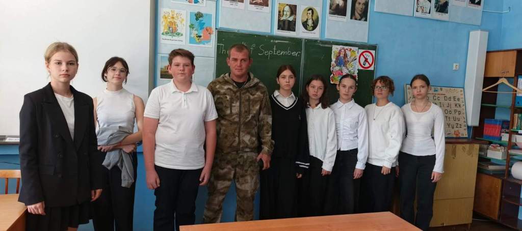 Патриотизм в красках: школьники п. Южный рисуют портрет ветерана СВО