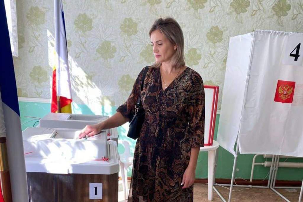 Главный редактор газеты «Мартыновский вестник» Наталья Ивановна Драгунова приняла участие в голосовании