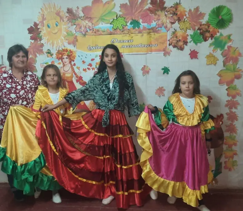 Юные артисты поздравили старшее поколение с Днем пожилого человека