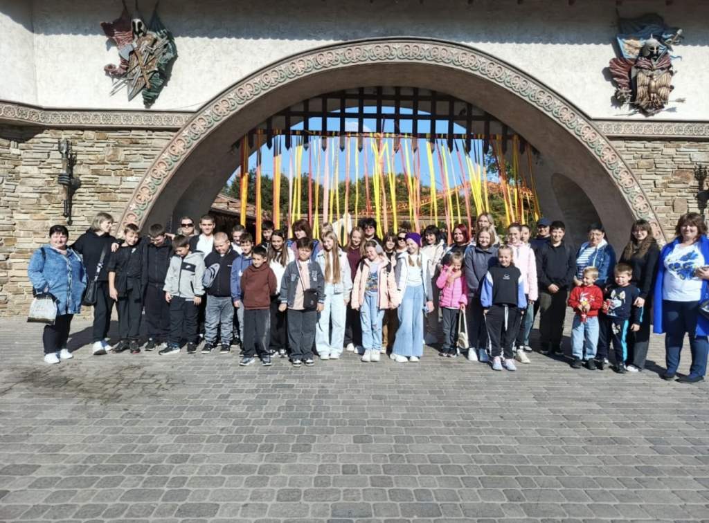 Путешествие в сказку: Школьники открыли для себя чудеса Парка Лога!