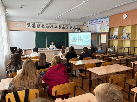 Школьный Переворот: Когда Ученики Становятся Мастерами Класса!