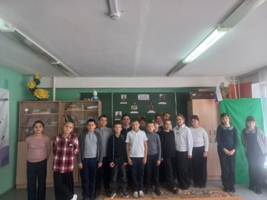 «Посмотри в глаза герою»: Фотовыставка в Центре детских инициатив сл. Большая Мартыновка оживила страницы истории