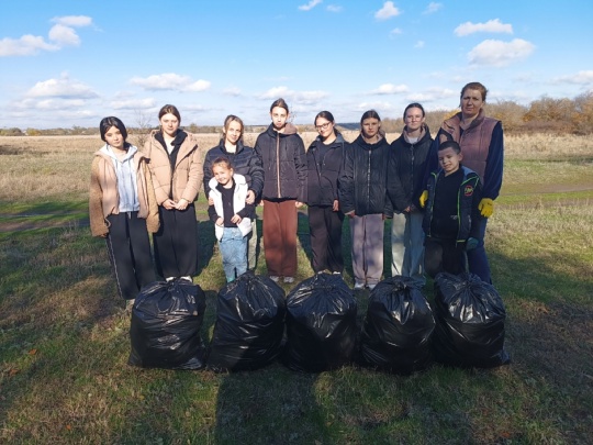«Чистое село начинается с тебя»: волонтёры из Новоселовки дают пример экологической ответственности