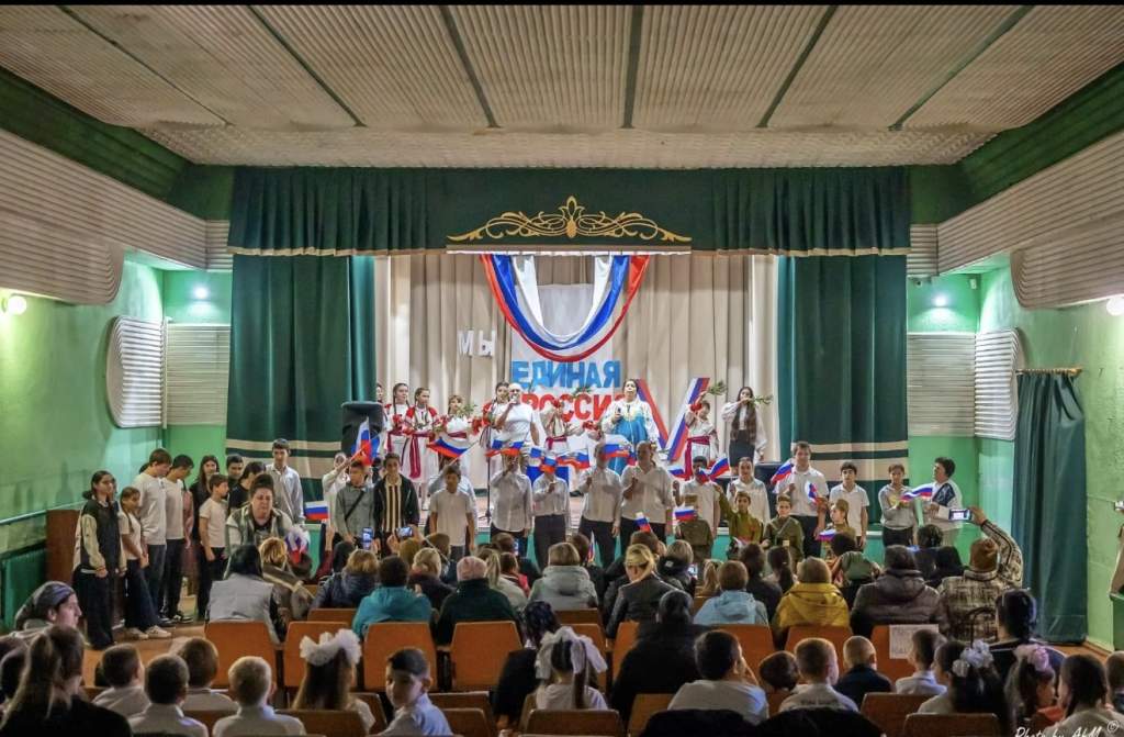 «Мы – Единая Россия»: В Новоберезовке прошёл патриотический концерт в поддержку участников СВО